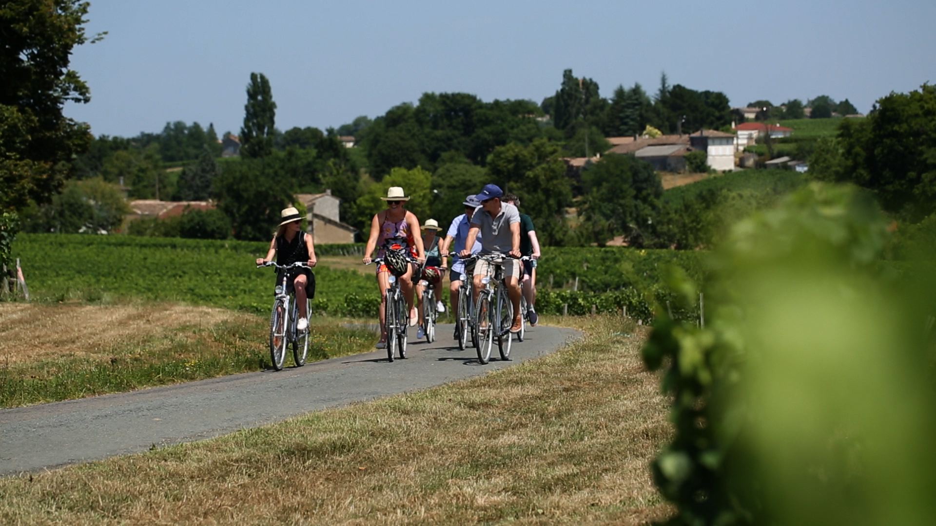 Jounée en vélo électrique à Saint Emilion avec déjeuner dans un château